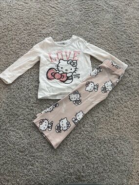 Hello Kitty White & Light Pink Girls' Pajama Set - LOVE Graphic